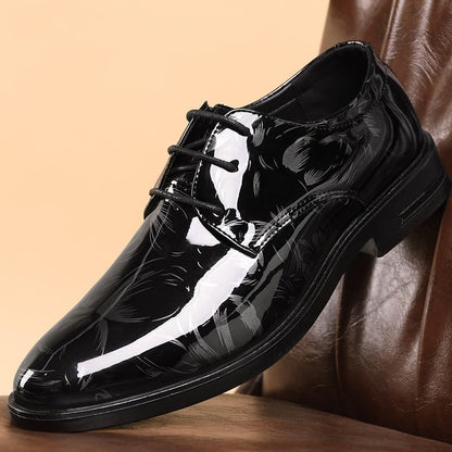 Men's petal pattern leather shoes