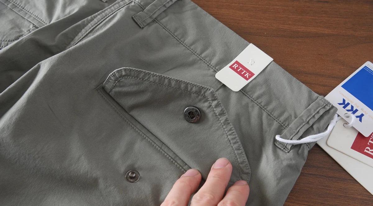 American retro fit-elastic pants
