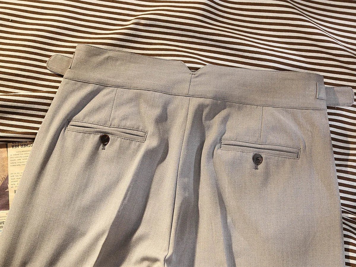 Khaki herringbone pattern tapered pants